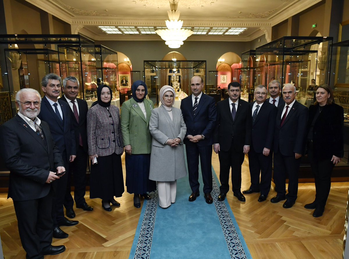 Emine Erdoğan, Ankara'nın tarihî yapılarından Ankara Palas Müzesi'ni ziyaret etti tccb.gov.tr/haberler/410/1…
