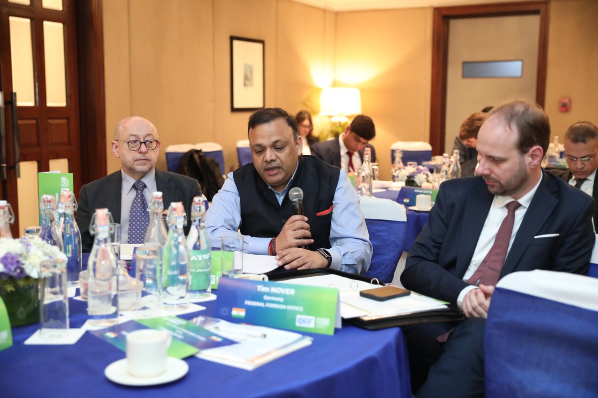 👥 35+ experts
⚡️ great enthusiasm 
💡 lots of ideas 
🤝 regulatory approaches
🇪🇺🇮🇳 in the #EUIndia collaborative spirit

💻 at a track 1.5 dialogue on combating #disinformation online 
🗣️on sidelines of <a href="/raisinadialogue/">Raisina Dialogue</a> 

✅by <a href="/EU_in_India/">EU in India</a> +<a href="/ESIWA_EU/">ESIWA_EU</a> +<a href="/orfonline/">ORF</a> 
#CyberSecurity