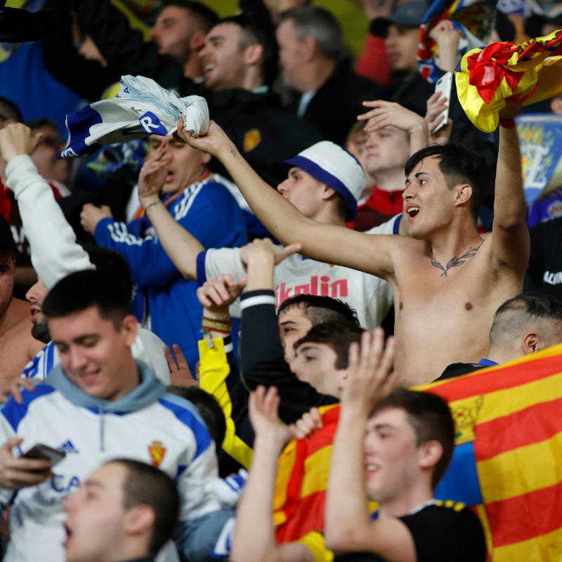 RealZaragoza's tweet photo. 😯 𝗔𝗚𝗢𝗧𝗔𝗗𝗔𝗦 las 300 entradas ‼️

💪 El club ha pedido un nuevo paquete de 4️⃣0️⃣0️⃣ entradas para el Estadio de La Cerámica 

🎟️ Una vez dispongamos de las entradas informaremos sobre la hora a la que se pondrán a la venta este jueves