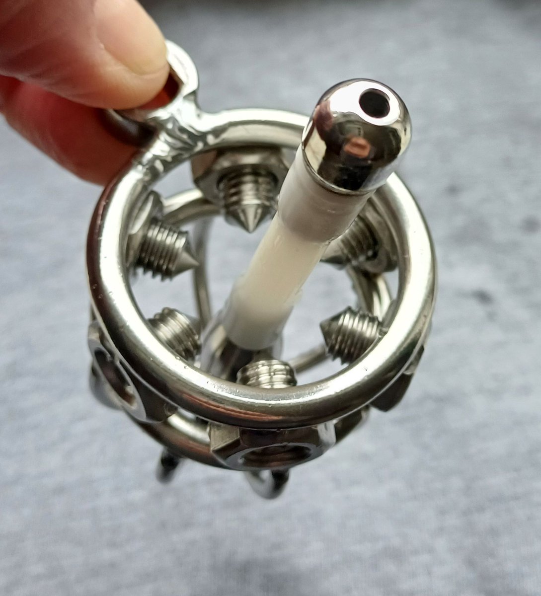 knot_tied's tweet photo. More images of the new device showing the spikes fully inserted.
ID where the screws are: 33mm. Six spikes that screw in behind the glans and hold the foreskin back. They insert by about 7mm, so that leaves 19mm of space for the cock, of which the urethral insert takes 8mm. Hmmm. https://t.co/iCFrUsa4oA