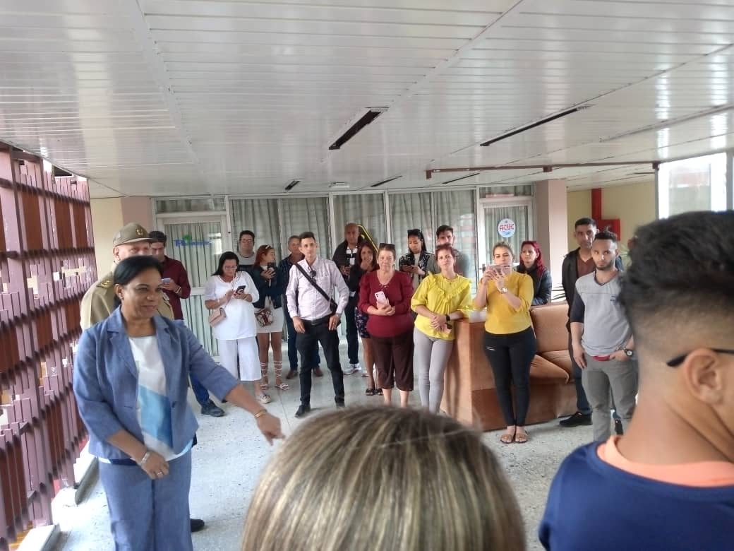 InesMChapman's tweet image. Sostuvimos intercambio con directivos y trabajadores del @IPFisica en la Habana, municipio Playa, así como  con especialistas de informática y economía de las provincias. Necesidad de acelerar la transformación digital para dar un mejor servicio a la población.
#GenteQueSuma