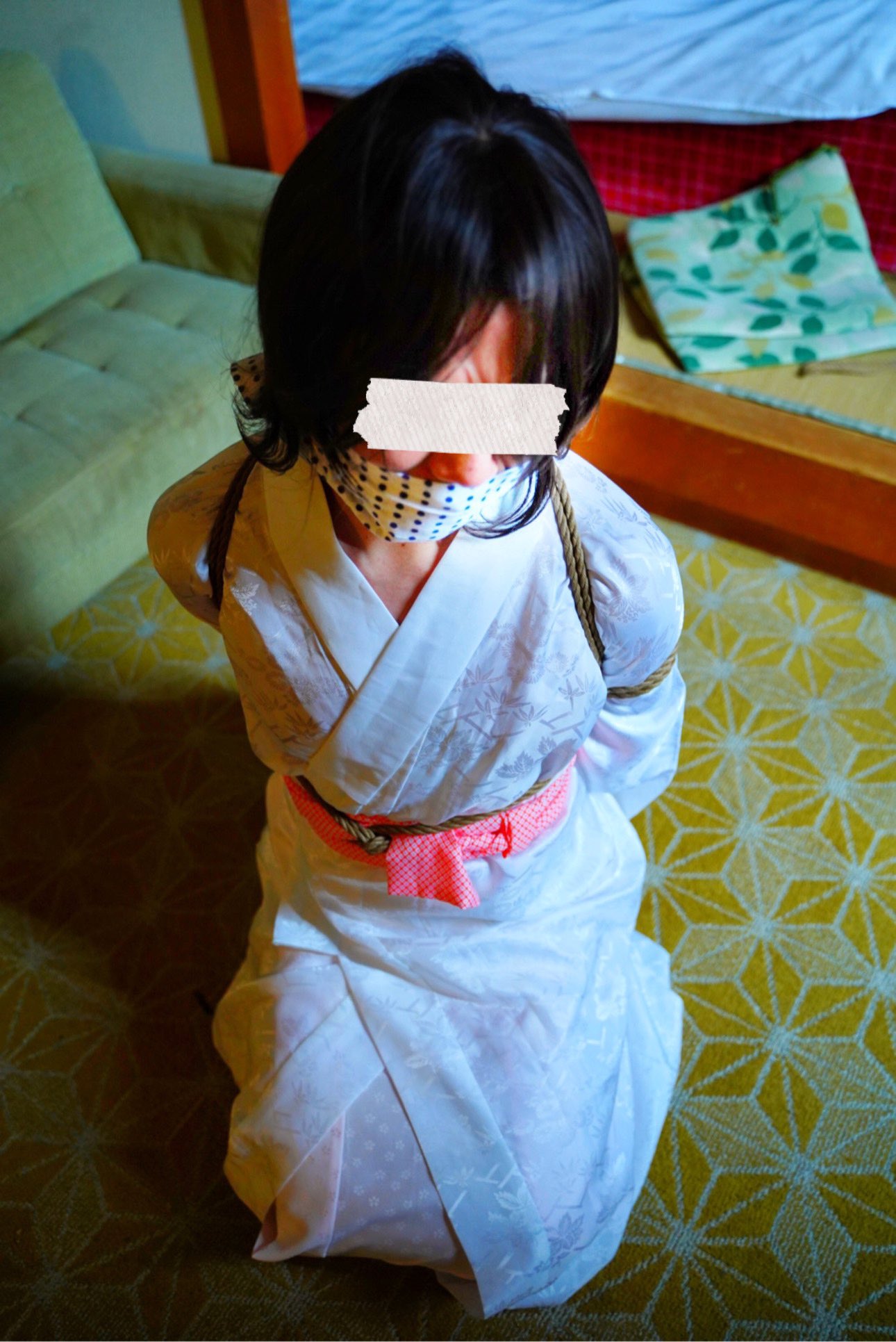 緊縛　女装  / X