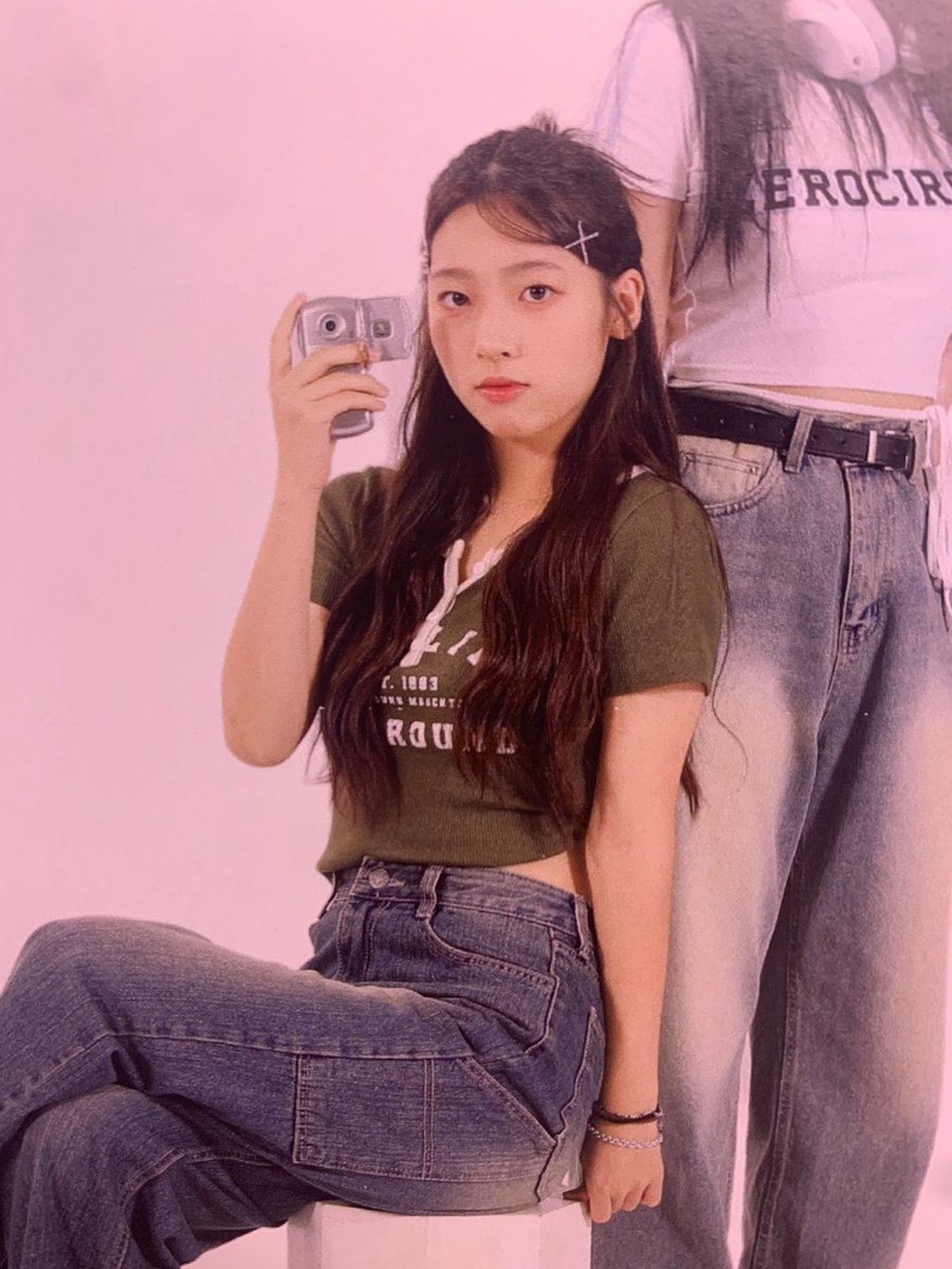 mayspics's tweet photo. may’s close friend said she was offered to join #tripleS last year.

#RESCENE #리센느 #MAY #메이 https://t.co/cP3vvUiCyU