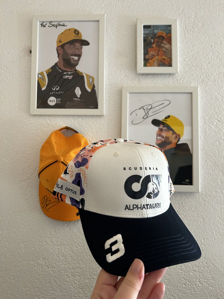 rvssell63's tweet photo. FINALLY got a new daniel cap💙

@visacashapprb @danielricciardo https://t.co/hp0YwBMKGn