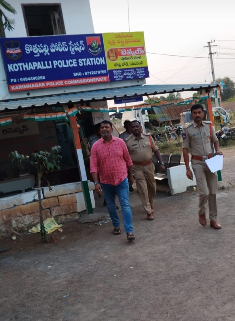 Nandelli Mahipal, the close associate of ex-minister Gangula Kamalakar, was arrested for stealing land in Karimnagar

#Karimnagar #gangulakamalakar #Telangana