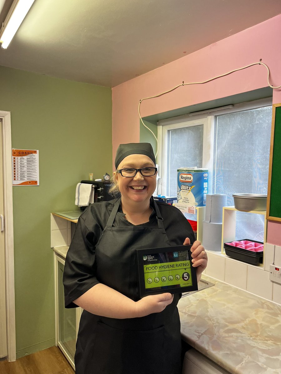 Cupcakes & Creams tweet media