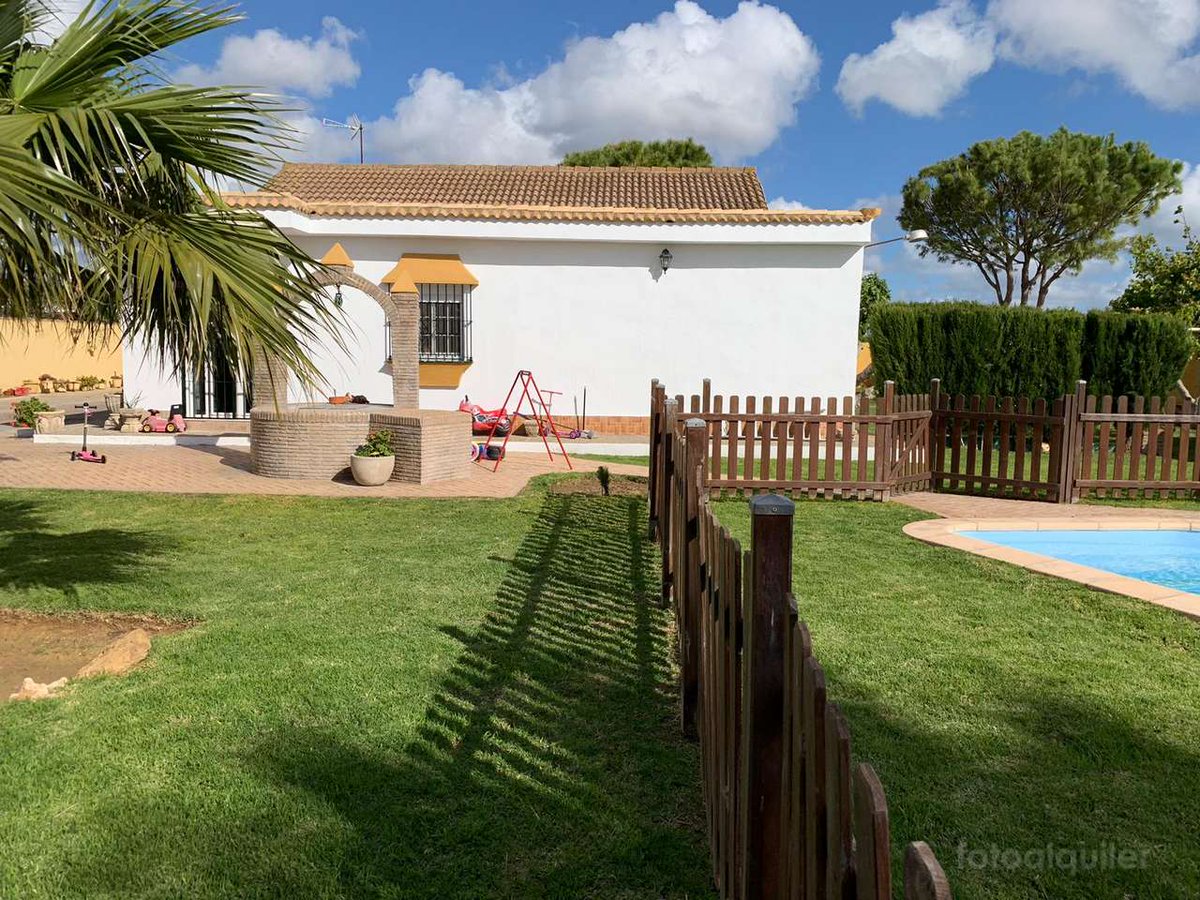 FotoAlquilercom's tweet photo. #Chiclana ❤️ Alquiler de #chalet con #piscinaprivada vallada, #camaelástica, jardín y barbacoa.
https://t.co/jM15XsIcCd

#ChiclanaCasaPiscina #ChiclanaAlquilerVacacional #ViajarConNiños #VacacionesConNIños #PlayaLaBarrosa #PlayaChiclana #Fotoalquiler #fotorural https://t.co/SJ8uKQVnlU