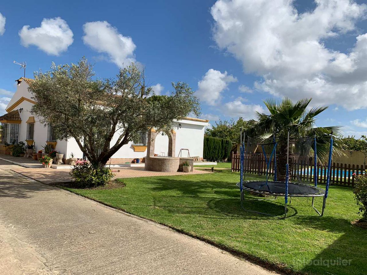 FotoAlquilercom's tweet photo. #Chiclana ❤️ Alquiler de #chalet con #piscinaprivada vallada, #camaelástica, jardín y barbacoa.
https://t.co/jM15XsIcCd

#ChiclanaCasaPiscina #ChiclanaAlquilerVacacional #ViajarConNiños #VacacionesConNIños #PlayaLaBarrosa #PlayaChiclana #Fotoalquiler #fotorural https://t.co/SJ8uKQVnlU