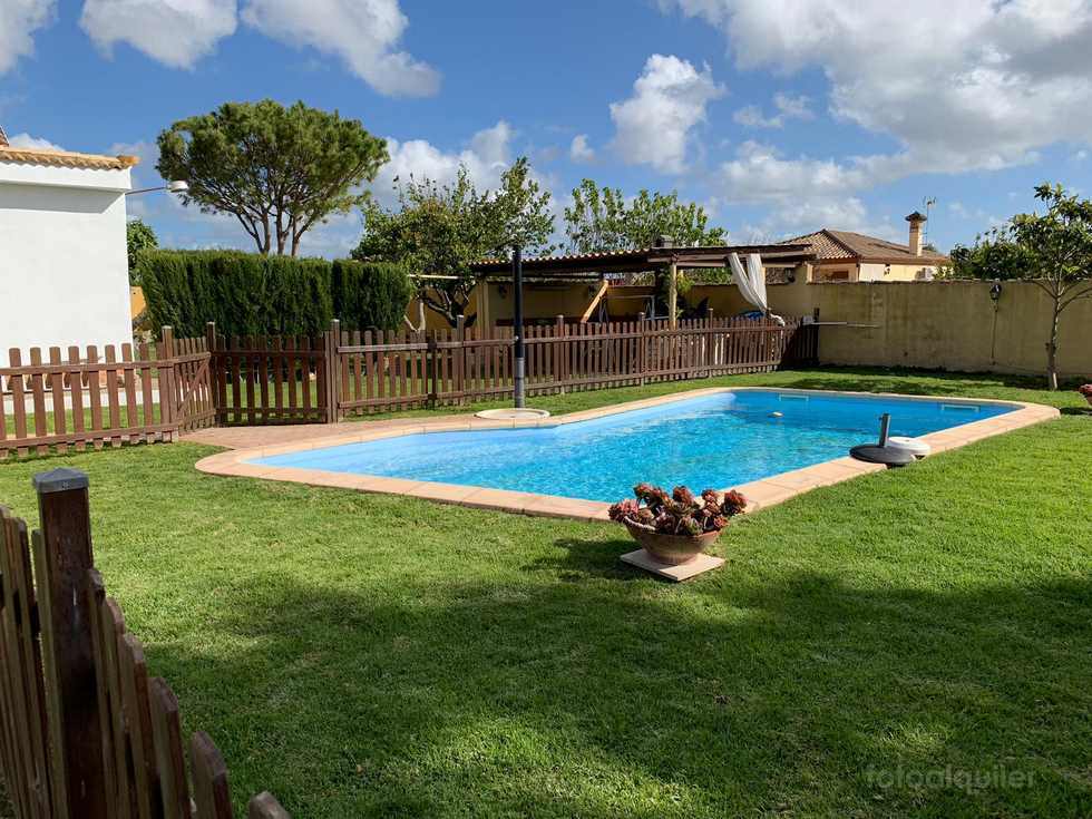FotoAlquilercom's tweet photo. #Chiclana ❤️ Alquiler de #chalet con #piscinaprivada vallada, #camaelástica, jardín y barbacoa.
https://t.co/jM15XsIcCd

#ChiclanaCasaPiscina #ChiclanaAlquilerVacacional #ViajarConNiños #VacacionesConNIños #PlayaLaBarrosa #PlayaChiclana #Fotoalquiler #fotorural https://t.co/SJ8uKQVnlU