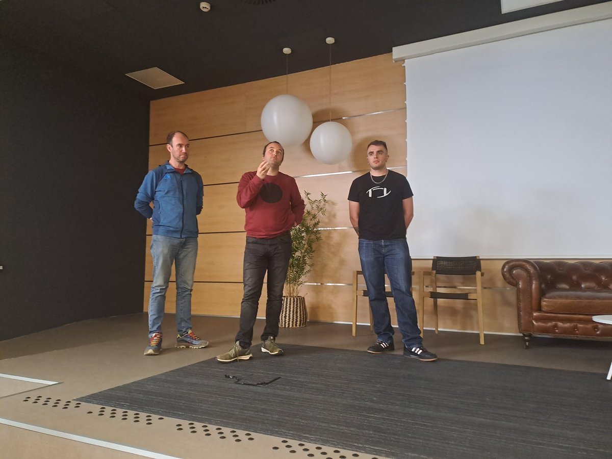 Gaur Miguel Altuna ikastetxean Euskoskills selekzioa bildu gara. Bakoitzak bere skillaren inguruko entrentamenduak  eta aurkezpenak egin ditugu. Goiz interesgarria pasa dugu <a href="/EASOzurgintza/">EASO: Zurgintza eta altzarigintza</a> -ko kideekin. 
<a href="/EASOPolitek/">easo politeknikoa</a> <a href="/FPeuskadi/">FPeuskadi</a>