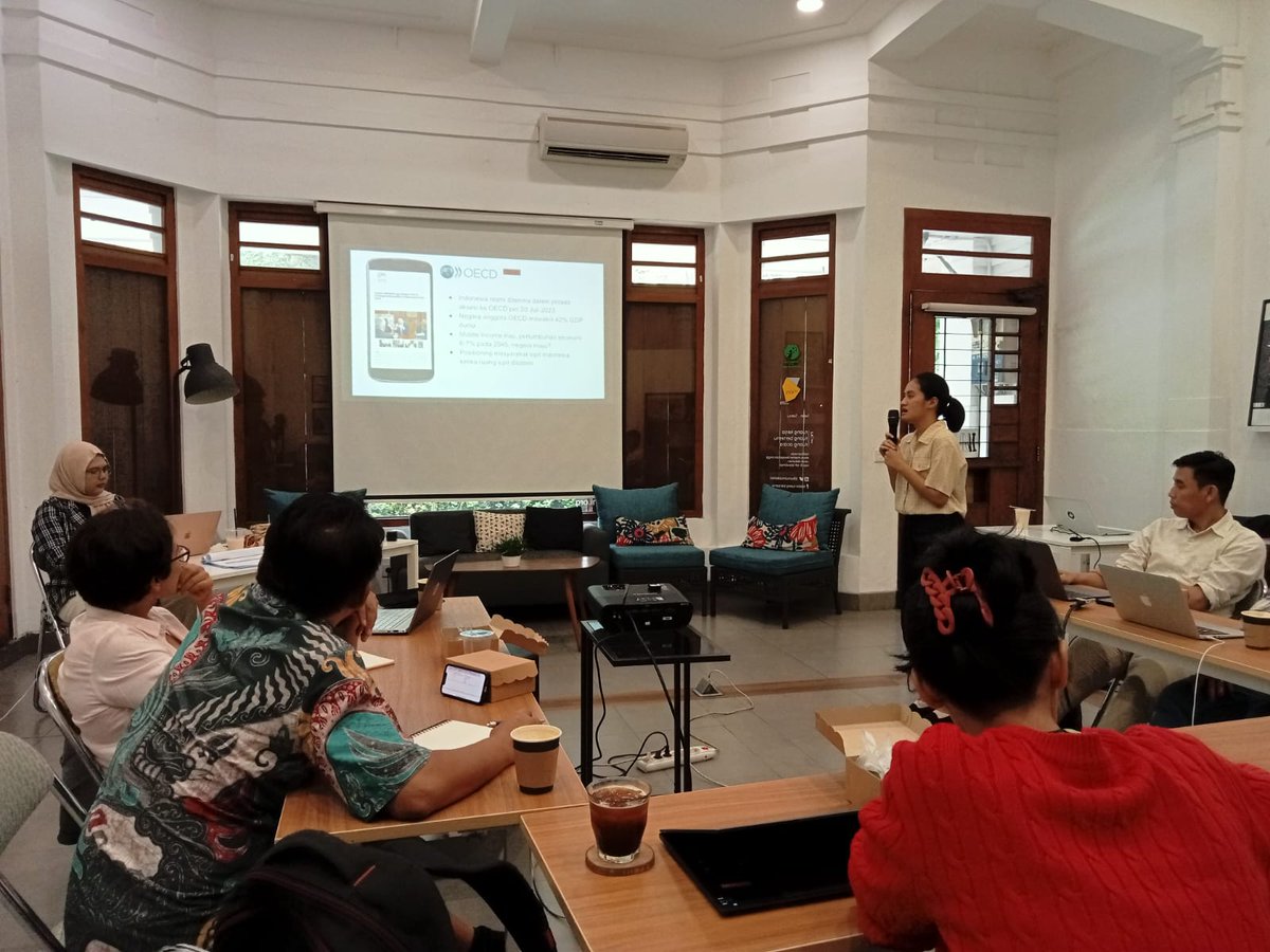 INFID sejak kemarin (20-21 Feb) lagi di Cikini melakukan FGD sama banyak kawan. Mulai dari kawan-kawan CSO sampai jurnalis. FGD ini tentang OECD dan kondisi ruang sipil di Indonesia, sebagai respon INFID atas rencana masuknya Indonesia ke OECD. Seberapa aware kamu dengan #OECD?