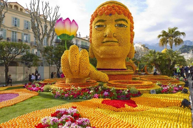 Worlddiary_0S's tweet photo. Beyond the visual spectacle, the Fête du Citron Menton offers a diverse program of events, including musical performances, street entertainment, and culinary experiences featuring the region's renowned citrus fruits. 
#FêteduCitronMenton
#lemonFestival https://t.co/juh3yJRzed