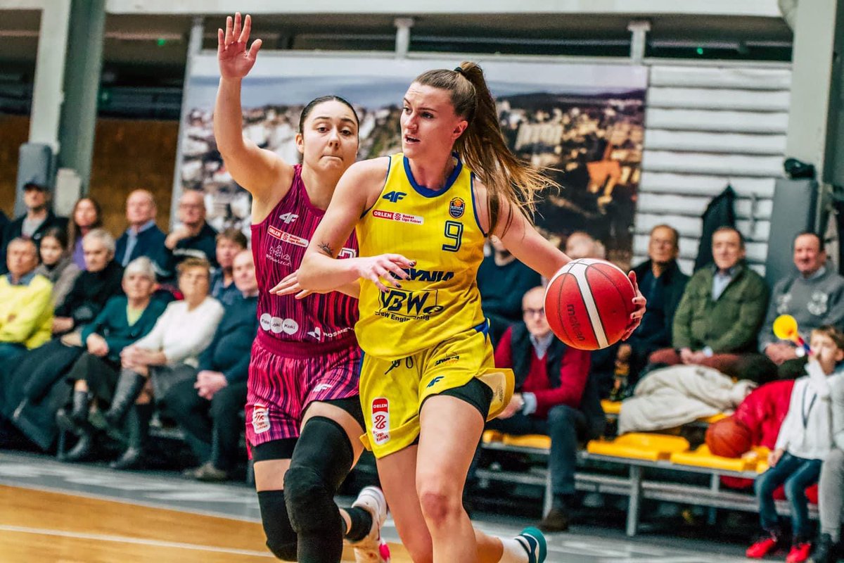 TIMEOUT_PL's tweet photo. Kończymy montaż ostatnio nagranych odcinków - a tu już kolejny gość na horyzoncie 👀

Tym razem porozmawiamy z zawodniczką @BIGdyniaSSA   - Kamilą Podgórną 🎙️

Na pytania do Kamy, czekamy do piątku! 🔥

📸 Agnieszka Modelska https://t.co/Zlh0D9E0LA