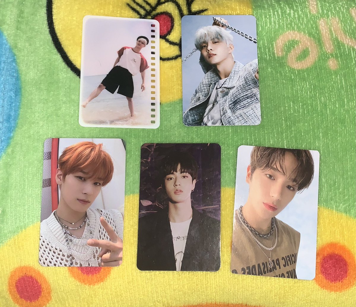 dinwoogf's tweet photo. AKU MAU GIVEAWAY PHOTOCARD ANAK TBZ SAMA HARUTO 

syaratnya:
-like+rt
- rep emoji 🦒
- end tgl 28 jam 17.00 https://t.co/MPuLx0RweL