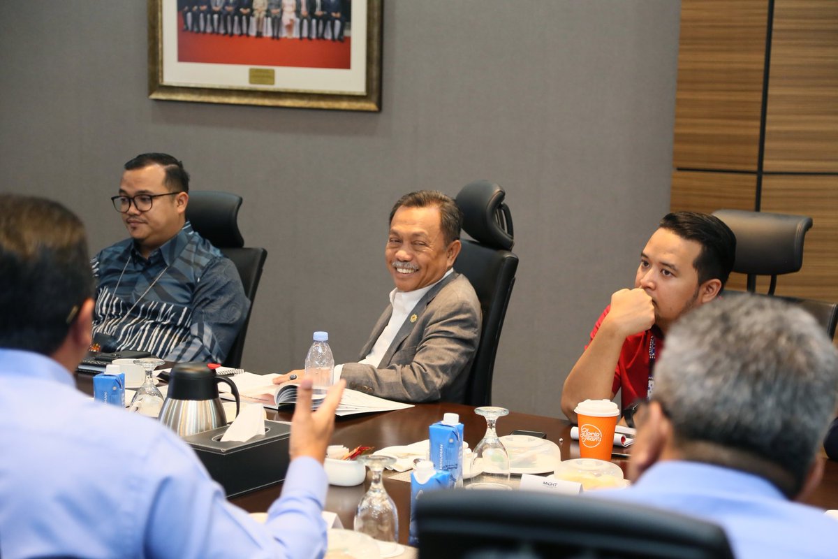 Rushdi_Rahim's tweet photo. Welcoming YB Deputy Minister MOSTI, Dato Mohammad Yusof Apdal to MIGHT as we have conversation on the role of MIGHT as a policy partnership think tank in the development of Technology Industry in Malaysia. @MIGHTMalaysia working together for #BetterFutures. https://t.co/B4wxs8LslW