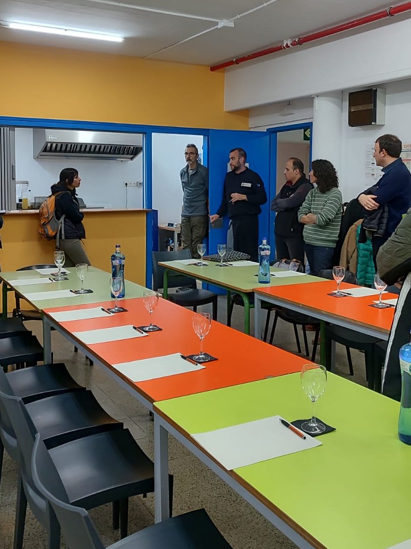 sobiradinamic's tweet photo. Ahir vam assistir a una sessió de treball en grup a l' @EscolaDel sobre màrqueting territorial i el posicionament del Pallars com a zona gastronòmica, a mans de David Estaller @tourislab 

Col·laboració amb @AtgPallars https://t.co/4jWKdoPJOJ