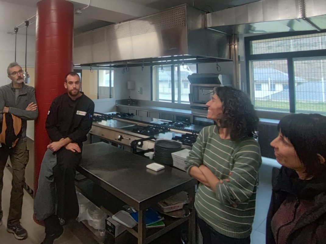 sobiradinamic's tweet photo. Ahir vam assistir a una sessió de treball en grup a l' @EscolaDel sobre màrqueting territorial i el posicionament del Pallars com a zona gastronòmica, a mans de David Estaller @tourislab 

Col·laboració amb @AtgPallars https://t.co/4jWKdoPJOJ