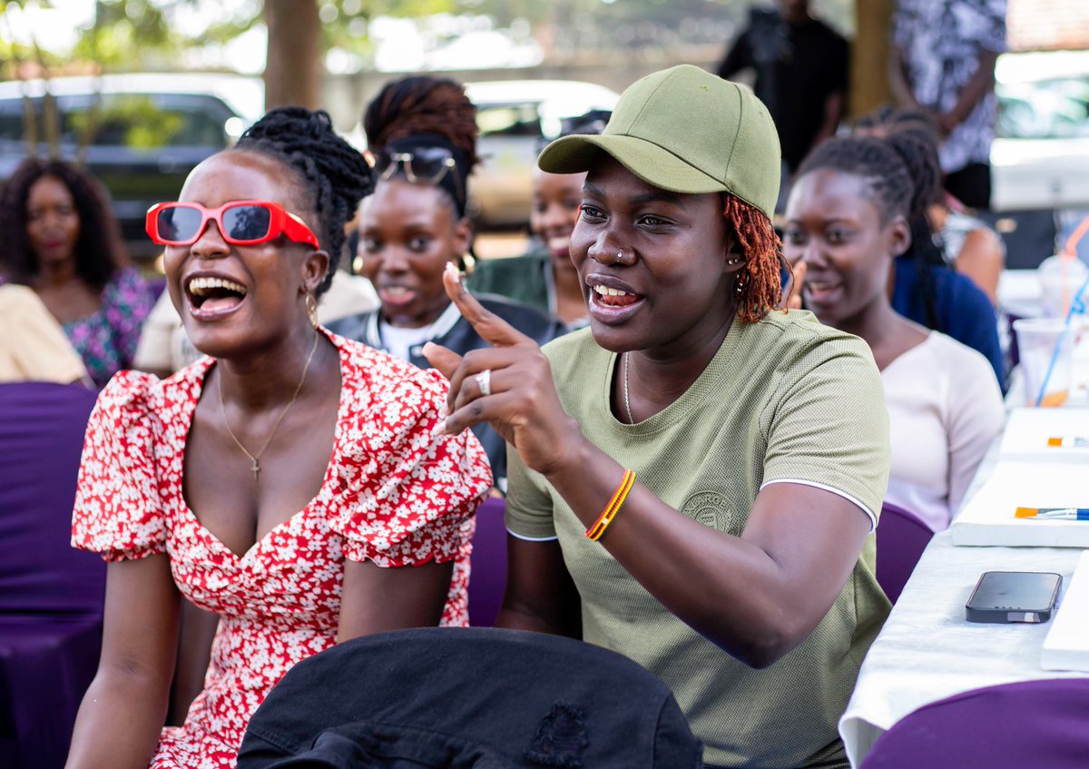 uvotam's tweet photo. It was all smiles at the #PaintAndChat3rdEdition https://t.co/6f7HtcfPBc