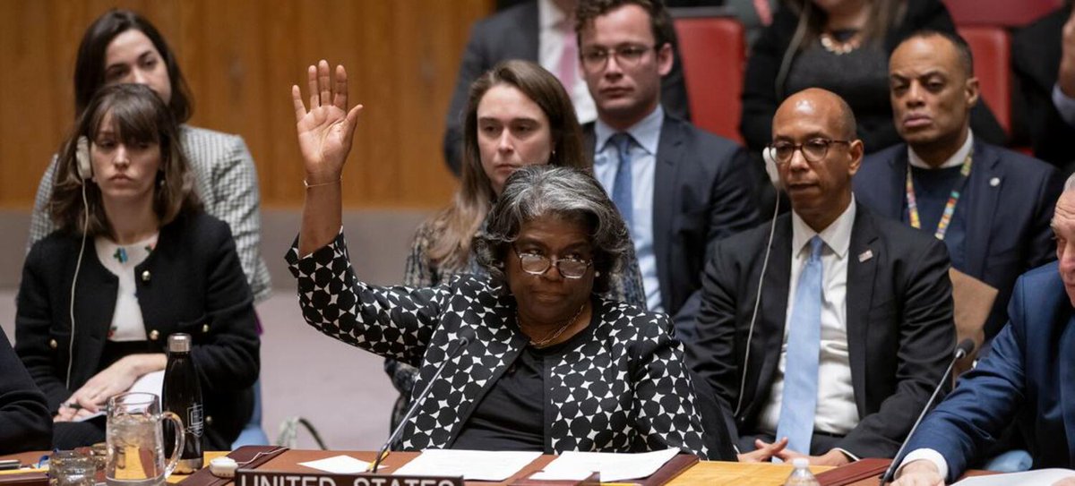 argia's tweet photo. Israeli su-etena eskatzeko ebazpena aurrera ateratzea eragotzi dute AEBek beren botoarekin NBEren Segurtasun Kontseiluan

https://t.co/A5fWrJgzcJ

"Batzuetan, diplomazia gogorrak gutako edonork nahi baino denbora gehiago behar du", esan du Thomas-Greenfield AEBetako enbaxadoreak. https://t.co/oBN8onaAqC