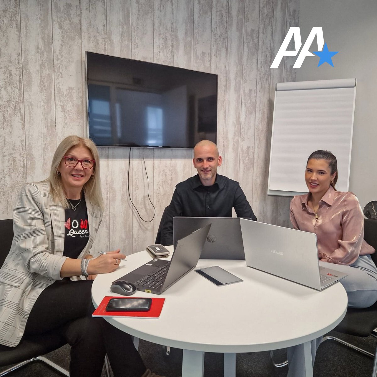 Welcome to AA Euro Group, Sara Vieira 🇪🇺

Sara joins our Portugal office in the position of Recruitment Consultant.

Pictured with Sara is Nives Kvesic (Country Manager - Croatia) and Laurindo Chaves (Senior Recruitment Consultant - Portugal).

🔗 pulse.ly/ycvsfnzj5c

#team
