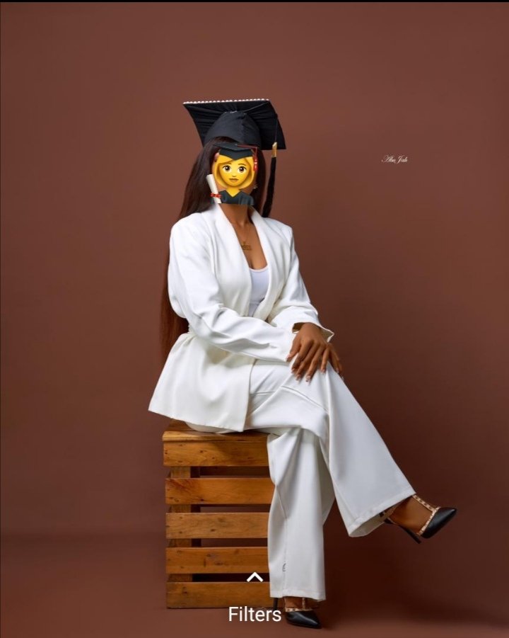 Sam164893935163's tweet photo. Guys I made it 🧑🎓
#fristclass✅
#MosBank https://t.co/CYqH0DZ1BN