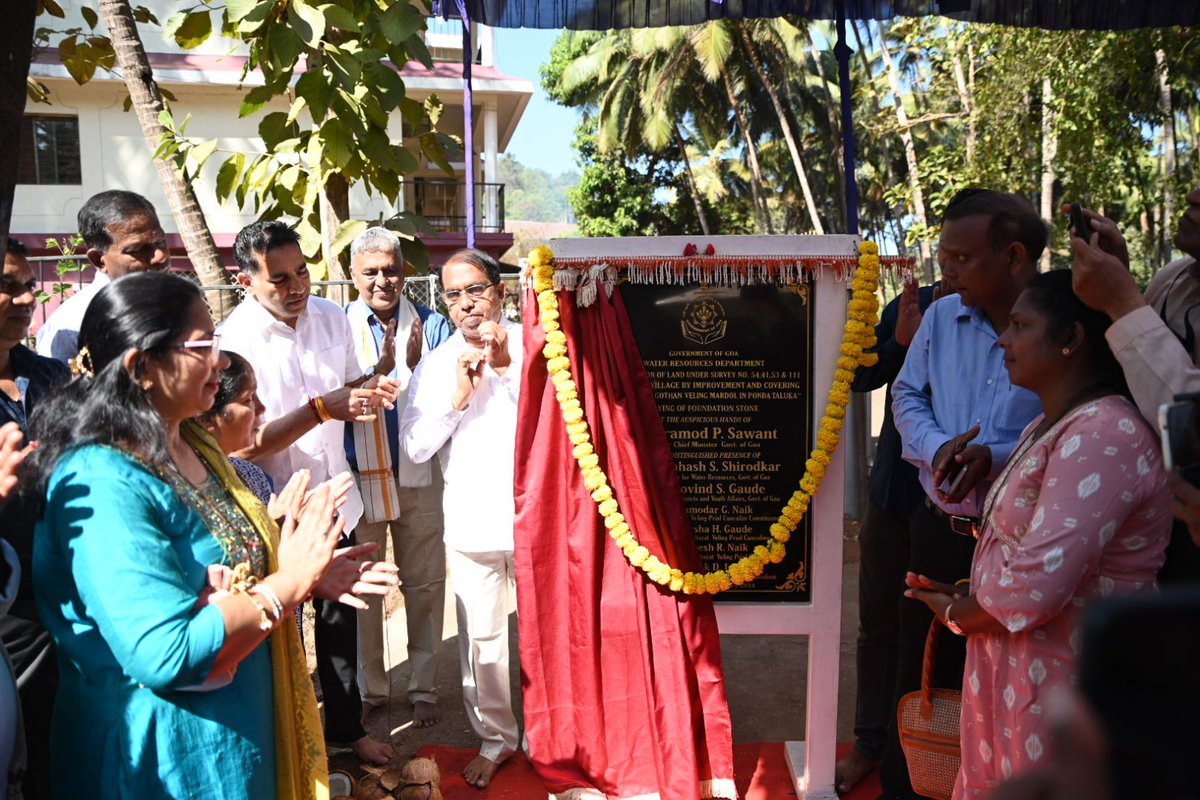 GoaSwift's tweet photo. #GoaSwiftNetwork : WRD Minister @subhashshirodkr
laid Foundation Stone for the work of " Protection of Land under survey No. 54, 41, 53 &amp; 111 of Veling Village by improvement &amp; Covering of Nallah at Gothan Veling Mardol, in #Ponda

@Govind_Gaude https://t.co/mnyGGuDCV8