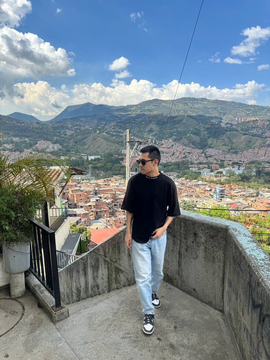 dwightpolack93's tweet photo. M E D E L L I N 🇨🇴 #Medellin #comuna13 https://t.co/1lgOBxqJWg