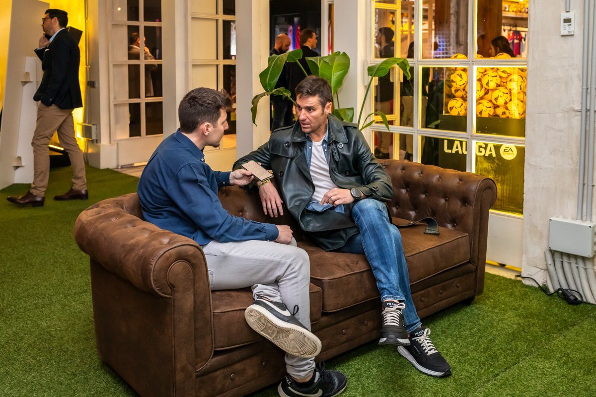 iamSport_es's tweet photo. 🔥 @ivanhelguera1, presente en la inauguración de la nueva Pop-Up Store de @DAZN_ES y @LaLiga en Madrid 📍 ¡Una experiencia única! 🔝 #POPUPDAZNLALIGA #IAmLegend https://t.co/SAUZVixuyq