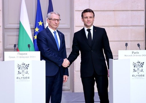 GovBulgaria's tweet photo. The Prime Minister Acad. Nikolai #Denkov and the President of #France @EmmanuelMacron discuss in #Paris #Bulgaria’s full integration into #Schengen, adoption of the single European currency and accession to the @OECD. https://t.co/IoqTmPzwSp