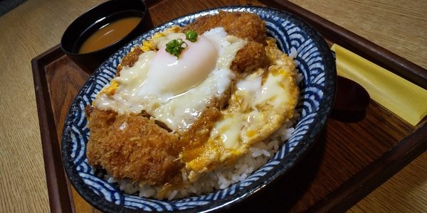 resthousemaiko's tweet photo. 閲覧ありがとうございます。
『老若男女』お客様に人気の
☛チーズカツ丼☚真ん中
☛温玉チーズカツ丼☚右写真
まろやかで食べやすいカツ丼です。
#豊田市舞子 #レストハウス舞子
#愛知県豊田市 #愛知県 #愛知
#豊田市 #豊田 #豊田グルメ
#カツ丼 #かつ丼 #チーズカツ丼
#丼 #丼物 https://t.co/IpHjmg9QbI