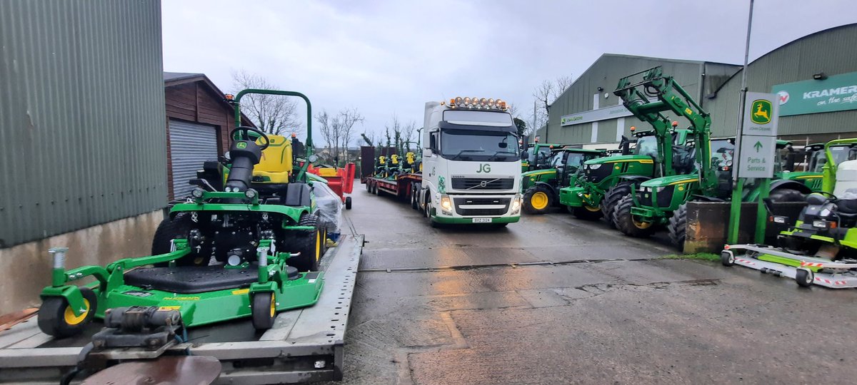 RickyNei11's tweet image. 10 new @JohnDeere 1580 commercial mowers ready for delivery to a local contractor. From all at JG's; thank you for the purchase and your continued business. #professionalequipment #strengthreliability . Get in touch to discuss your machinery requirements. 07968620055 📢🚜☝️⛳️🏉⚽️