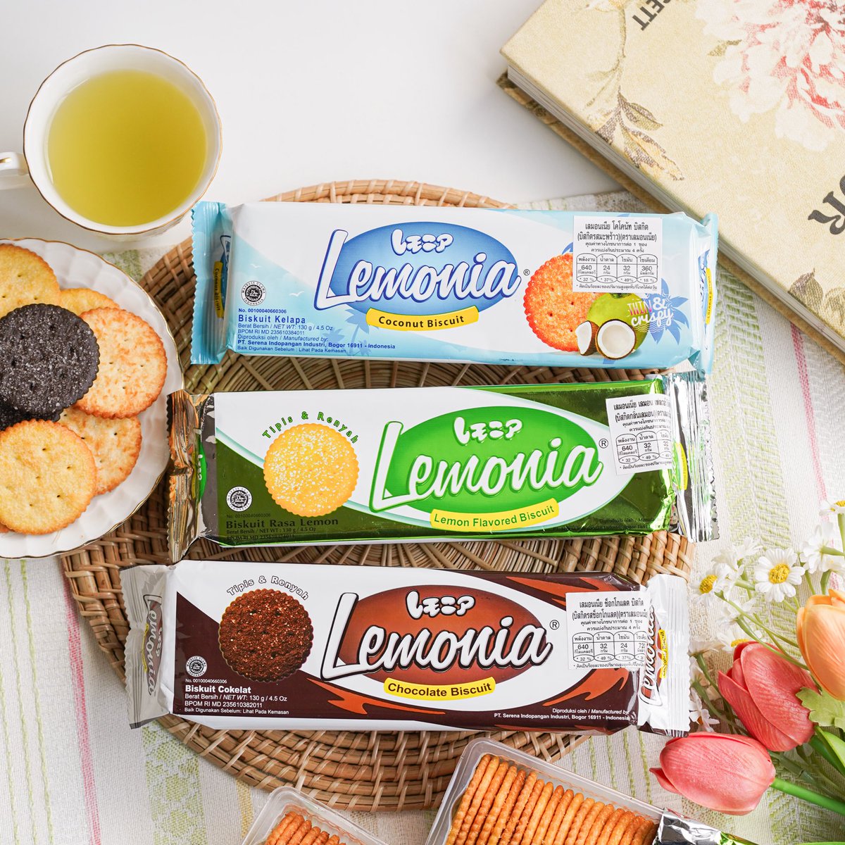 kinnhom's tweet photo. บิสกิตสุดพรีเมียมคุณภาพดี ได้กินกี่ครั้งก็ติดใจ นั่นก็ครืออ #Lemonia บิสกิตเนื้อบางกรอบ ที่มีหลากหลายรสชาติให้เลือก ทั้งรสมะนาว มะพร้าว และช็อกโกแลต อร่อยหมดจนเลือกไม่ถูกก ทั้งกลิ่นหอม รสชาติกลมกล่อม กรุบกรอบด้วยน้ำตาลที่เคลือบอยู่บนบิสกิตเต็มชิ้น ชอบมากกก✨ จะทานเป็นของว่างระหว่างวันหรือจะทานคู่กับเครื่องดื่มแก้วโปรดก็ฟินนไม่แพ้กันน 💗🍵☕️🥛
🍪 ขนาด 130 กรัม ราคา 30.- กินจุใจสุดๆ
🍪 ขนาดใหม่! ราคา 5.- พกพาสะดวก ไปได้ทุกที่
🛒 หาซื้อได้ที่ Lotus และร้านค้าทั่วประเทศ
#Lemonia #เลมอนเนียกร๊อบกรอบ #บิสกิตสุดอร่อยพกพาได้สะดวก