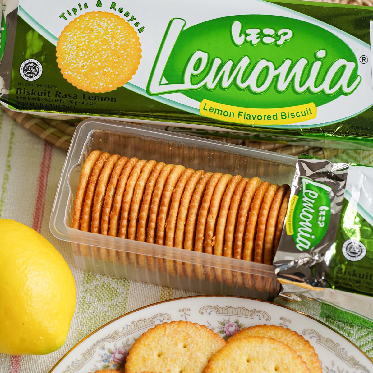 kinnhom's tweet photo. บิสกิตสุดพรีเมียมคุณภาพดี ได้กินกี่ครั้งก็ติดใจ นั่นก็ครืออ #Lemonia บิสกิตเนื้อบางกรอบ ที่มีหลากหลายรสชาติให้เลือก ทั้งรสมะนาว มะพร้าว และช็อกโกแลต อร่อยหมดจนเลือกไม่ถูกก ทั้งกลิ่นหอม รสชาติกลมกล่อม กรุบกรอบด้วยน้ำตาลที่เคลือบอยู่บนบิสกิตเต็มชิ้น ชอบมากกก✨ จะทานเป็นของว่างระหว่างวันหรือจะทานคู่กับเครื่องดื่มแก้วโปรดก็ฟินนไม่แพ้กันน 💗🍵☕️🥛
🍪 ขนาด 130 กรัม ราคา 30.- กินจุใจสุดๆ
🍪 ขนาดใหม่! ราคา 5.- พกพาสะดวก ไปได้ทุกที่
🛒 หาซื้อได้ที่ Lotus และร้านค้าทั่วประเทศ
#Lemonia #เลมอนเนียกร๊อบกรอบ #บิสกิตสุดอร่อยพกพาได้สะดวก