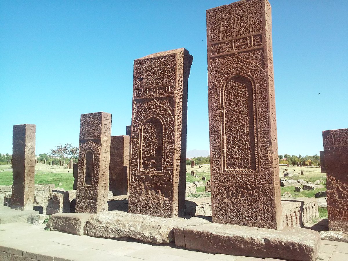 Ahlat 1000 yıllık Selçuklu mezarlarına ve eserlerine ev sahipliği yapan 1000 yıllık Türk kenti siz kimsiniz mk