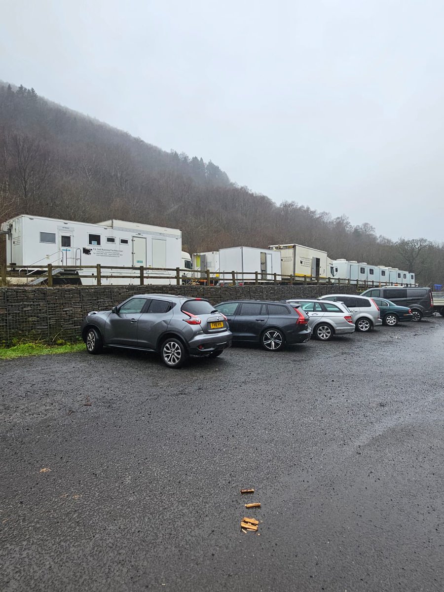 upandrunningfac's tweet photo. The weather is not so great here in #Newport today. The crew is warm, so that is all that matters.
#Filming #HETV #Unitbase #Production #TV #ProductionManager #LocationManager #Facilities #Vehicles #drama #WeAreALBERT #sustainability 
@upandrunningfac https://t.co/OrpZY08pJi