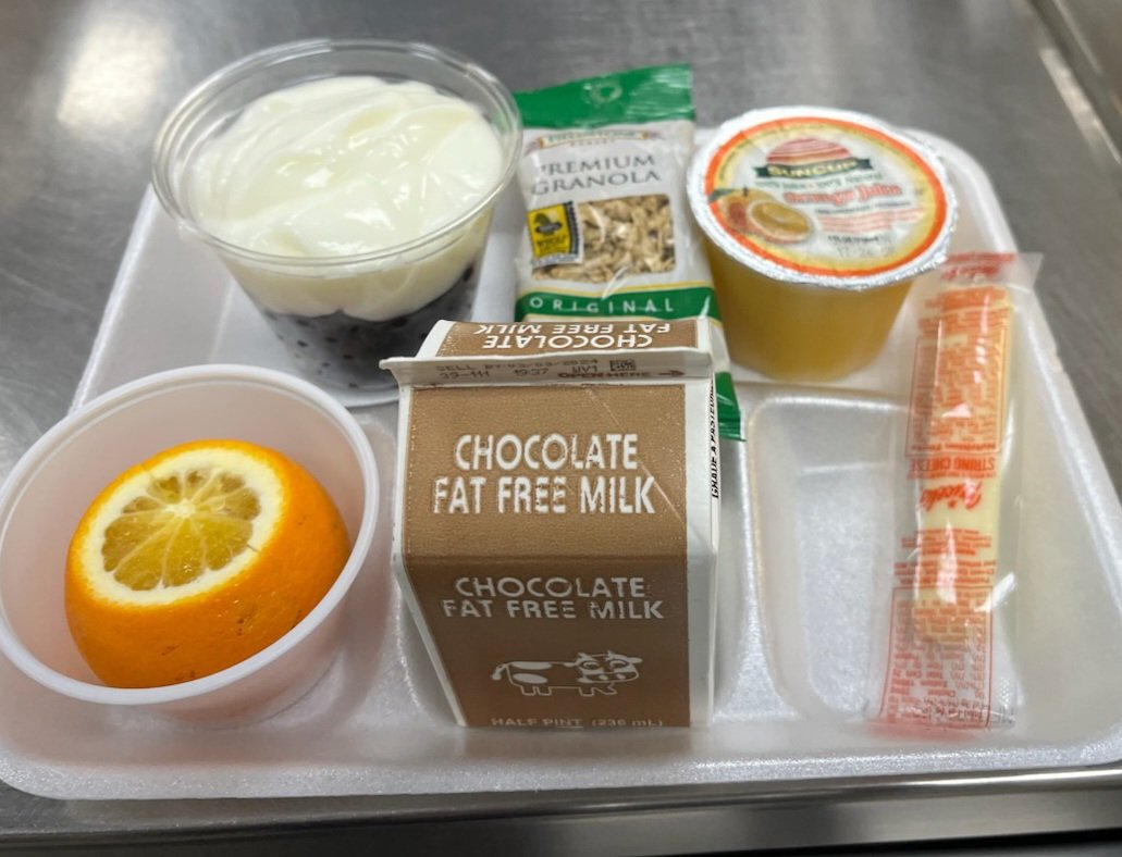 At Louisville Middle School the breakfast choices are 🔥Free breakfast every day at LCSD! Start your day right #LeopardNation #EndlessPossibilites #FeedingBodiesFuelingMinds @LouisvilleSchls @snaohio @USDANutrition @Act4HlthyKids