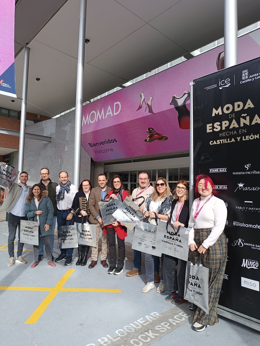 susanascribano's tweet image. 😘&quot;¡De Madrid al cielo! 🏙️✨ Mostrando nuestras nuevas colecciones de mujer. ¡Aquí está una foto con todos nuestros colegas de Castilla y León en la feria! 📸💼 #ModaEnMovimiento #ColeccionesExclusivas&quot;
buff.ly/3hMPJGe