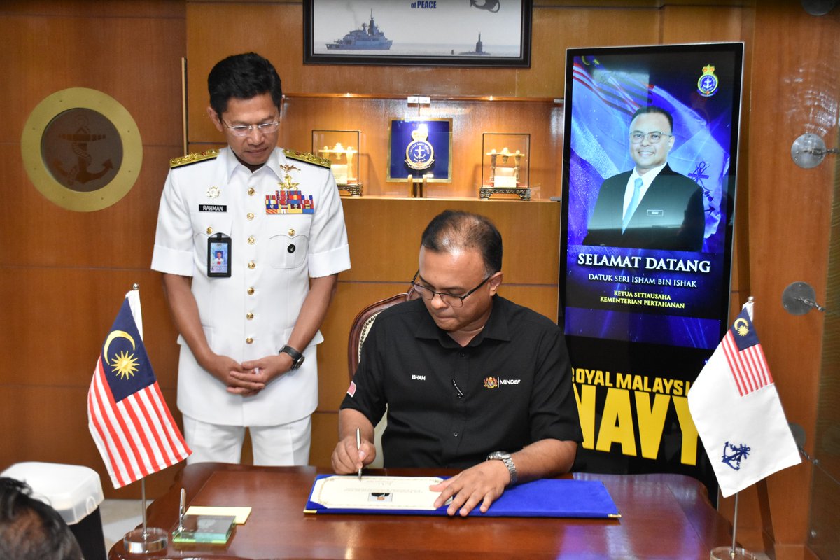 tldm_rasmi's tweet image. Panglima Tentera Laut bersama barisan pengurusan tertinggi TLDM telah berbesar hati menerima kunjungan KSU @MINDEFMalaysia, Datuk Seri Isham bin Ishak dan satu taklimat eksekutif perkembangan terkini TLDM telah disampaikan kepada beliau hari ini.

#MindefUpdate