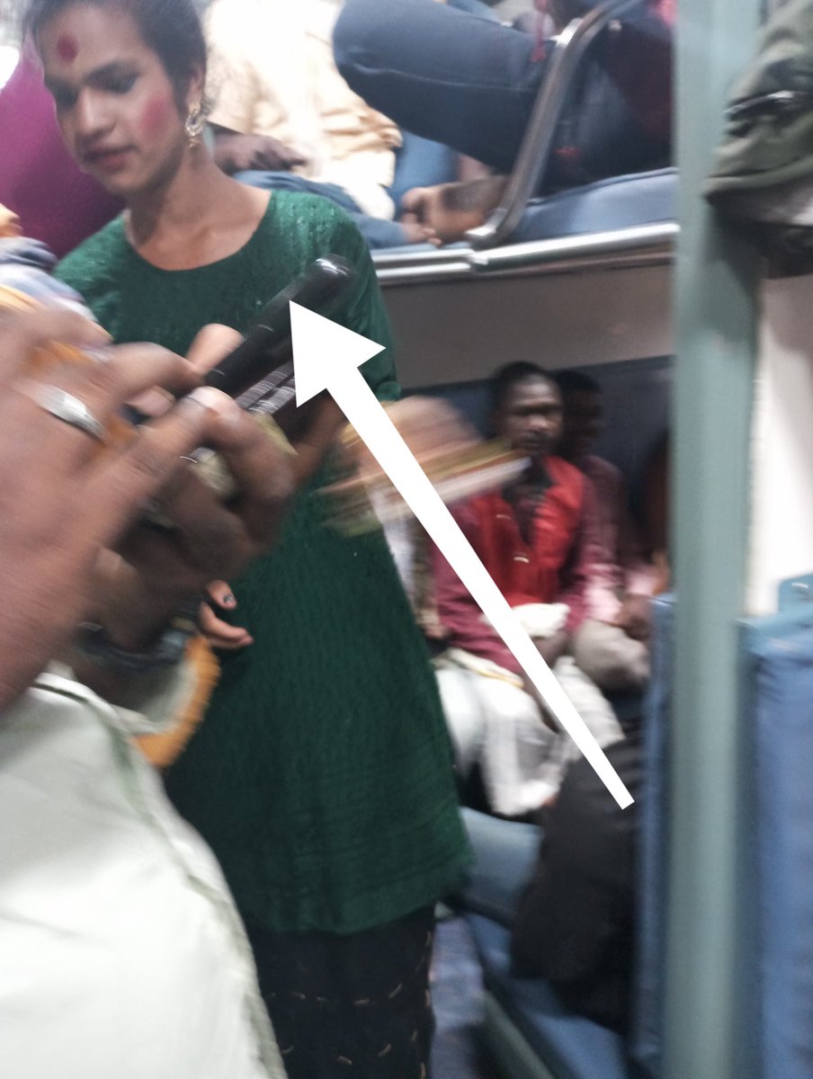 ro78900447's tweet photo. Kindly look this metter
@RailwaySeva @DRMKhurdaRoad https://t.co/cBzt7C7jco