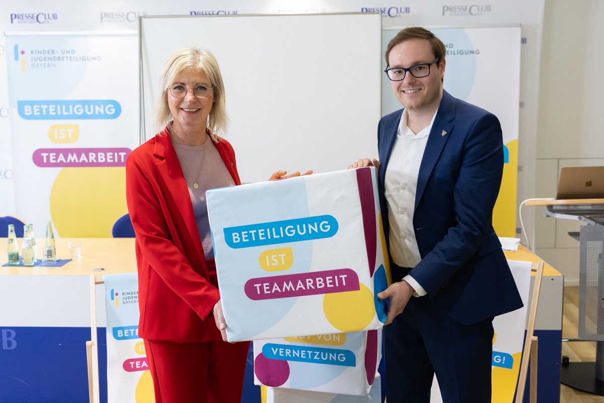 Bayerisches Sozialministerium tweet media