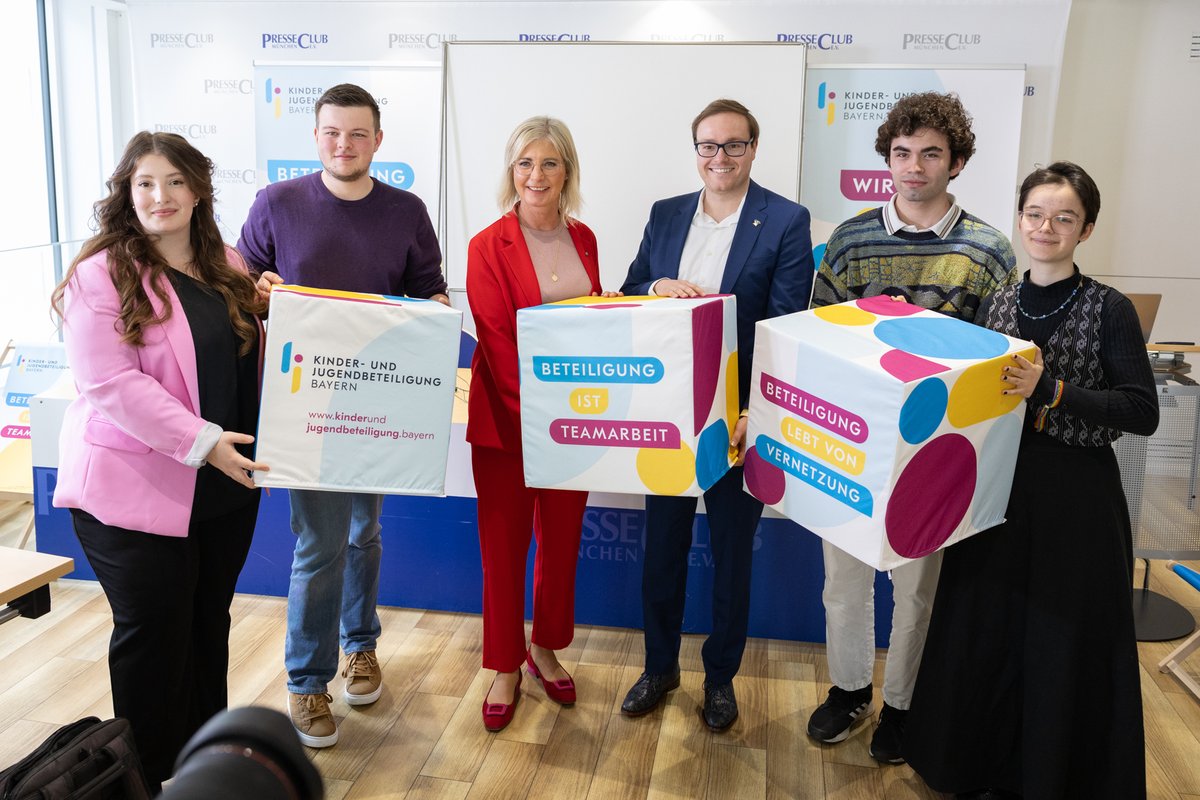 Bayerisches Sozialministerium (@baystmas) on Twitter photo Jugendministerin <a href="/ulischarf/">Ulrike Scharf</a> stellt vor: „Die neue Fach- und Servicestelle für Kinder- und Jugendbeteiligung begleitet, berät und unterstützt Kommunen und junge Menschen zukünftig gezielt. Wir brauchen eine Kultur der Jugendbeteiligung! “
<a href="/_BJR_/">Bayerischer Jugendring (BJR)</a> Jugendministerin <a href="/ulischarf/">Ulrike Scharf</a> stellt vor: „Die neue Fach- und Servicestelle für Kinder- und Jugendbeteiligung begleitet, berät und unterstützt Kommunen und junge Menschen zukünftig gezielt. Wir brauchen eine Kultur der Jugendbeteiligung! “
<a href="/_BJR_/">Bayerischer Jugendring (BJR)</a>