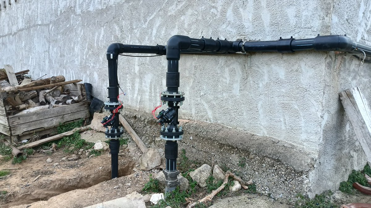 💧Muntatge de línia de reg #gotaagota en camp de fruiters. 
#saiga #cadagotaesuntresor #saigaterraiaigua