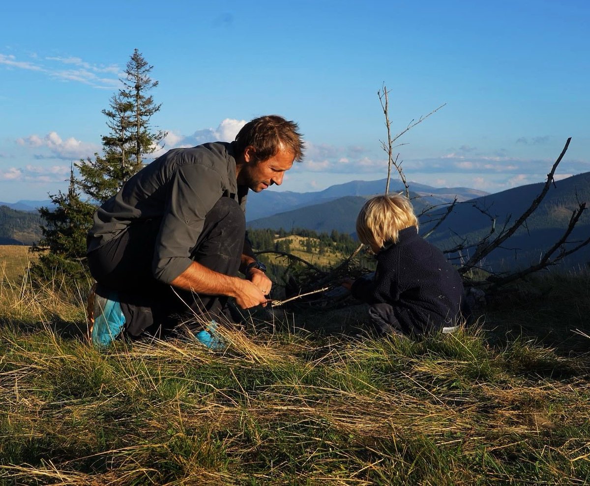 Teaching Jack the basics of building a fire. It all starts with the preparation. 🔥 #nature #outdoorliving #outdoorlife #wildcamping #wild #survival #offgrid #fire #familyoffgrid #adventure #firestarter #projectwildearth #survivalskills #primal