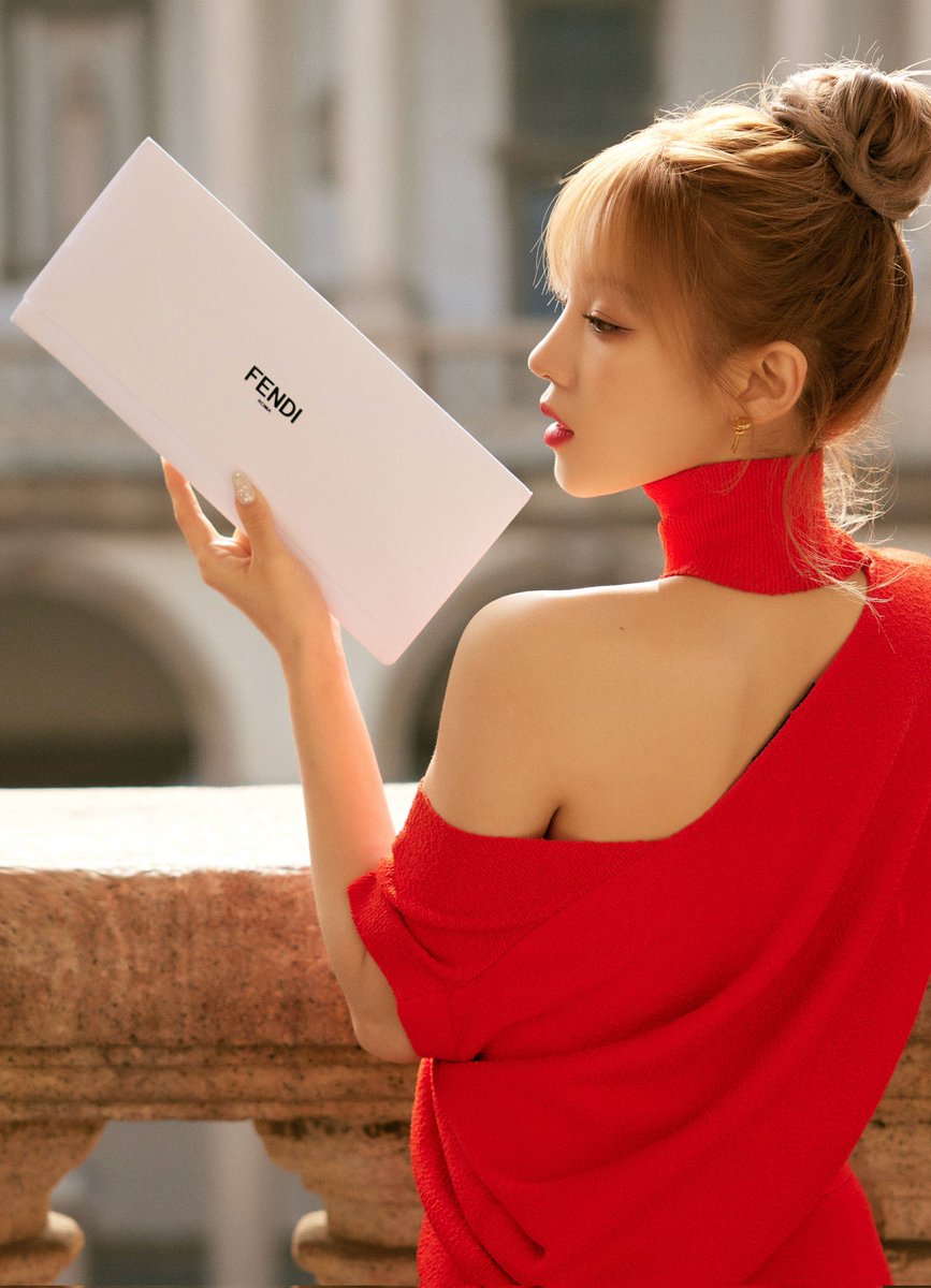 viraltakes's tweet photo. YUQI of (G)I-DLE stuns for Fendi at Milan Fashion Week. https://t.co/fAJoybg3E9
