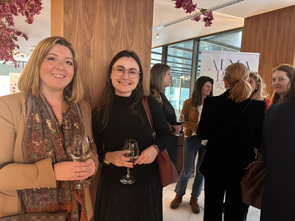 WomenBcn's tweet photo. 👍⭐Momento Networking en el #WeBrunch de hoy con @MariaEugeniaGay @bcn_ajuntament
Hablaremos sobre #liderazgofemenino en el ámbito institucional con #directivas #empresarias y #emprendedoras de #Barcelona #talento
#liderazgo c @BCN_Dones https://t.co/jZwT20qk0b