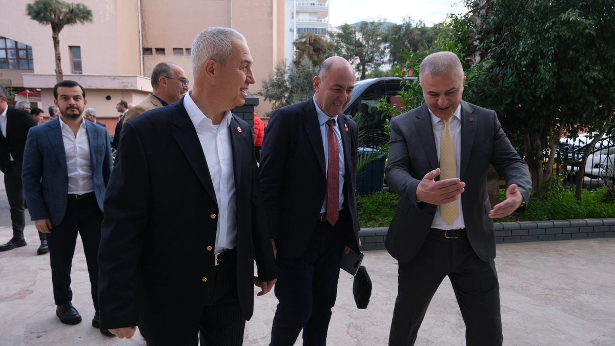 osmantarikozclk's tweet photo. Bugün Alanya Şoförler Nakliyeciler ve Otomobilciler Esnaf Odası Yönetimi tarafından düzenlenen Esnaf ve Belediye Başkan Adayı Buluşması'nda şoförlerimizle bir araya gelerek sorunlarını dinledik.
Esnafımızın dile getirdiği sorunların hepsi üzerinde çalıştığımız konulardan oluşuyor. Göreve geldiğimizde yapacağımız çalışmalarla iki yıl içinde şehrimizi rehabilite edeceğiz. 
Bizleri ağırlayan Oda Başkanımız Sn Ali Akkaya ve değerli üyelere çok teşekkür ederim. 
Başladık, Başaracağız! 
#İşimizGücümüzAlanya
