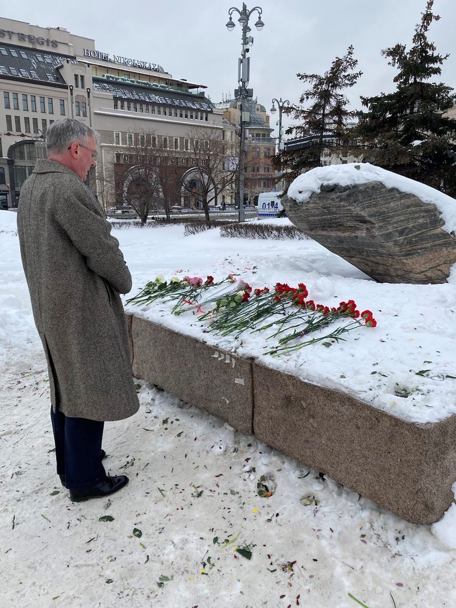 Today, Ireland’s Ambassador in Moscow laid flowers commemorating the death of Alexei Navalny. 

Ireland reiterates its call for a full, independent and transparent investigation into his death and the release of all political prisoners held in Russia.