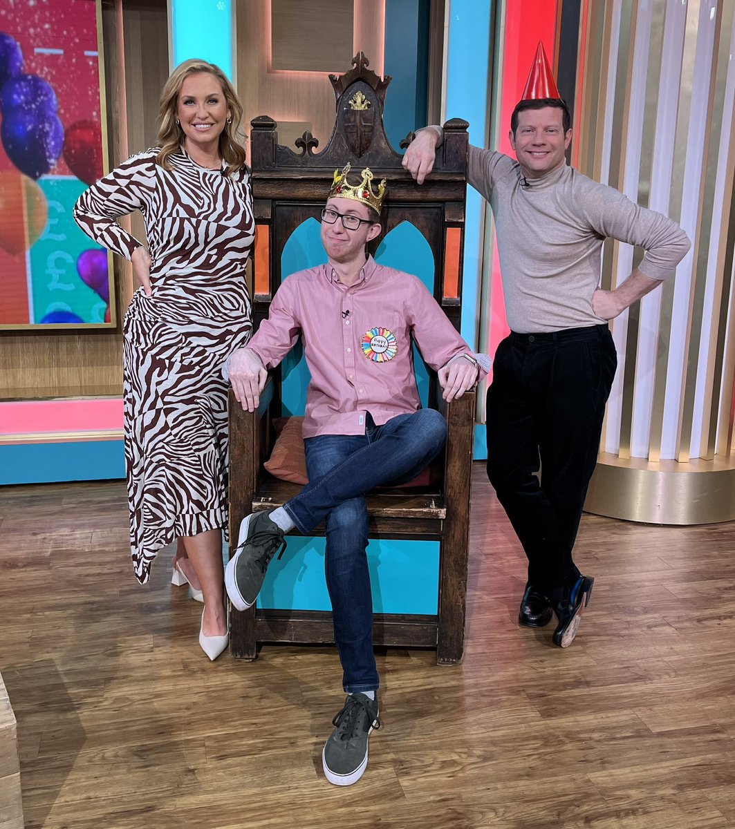 Since I’m now 27, the Coupon ‘Kid’ has now been ‘crowned’ the Coupon King live on This Morning 🤣 🥳 Thanks for all the birthday messages and wishes. I’ve claimed TONS of birthday freebies today - and you can too when it’s your big day! Link: itv.com/thismorning/ar…