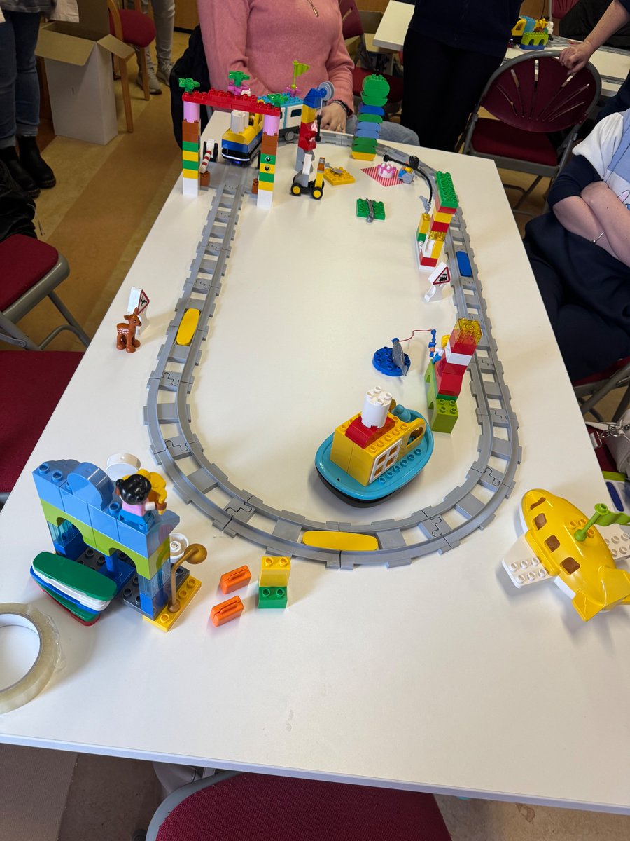 raisingrobots's tweet image. 🛤️Choo-choo!🚂Introduce your #EYFS pupils to🙌#coding & the amazing world of #STEAM with @LEGO_Education #CodingExpress & #STEAMpark -
plus teacher training too!
📢 All aboard... raisingrobots.com/product-catego…
#LEGOconfidence #EYFS #STEM #earlylearners #earlyyears…