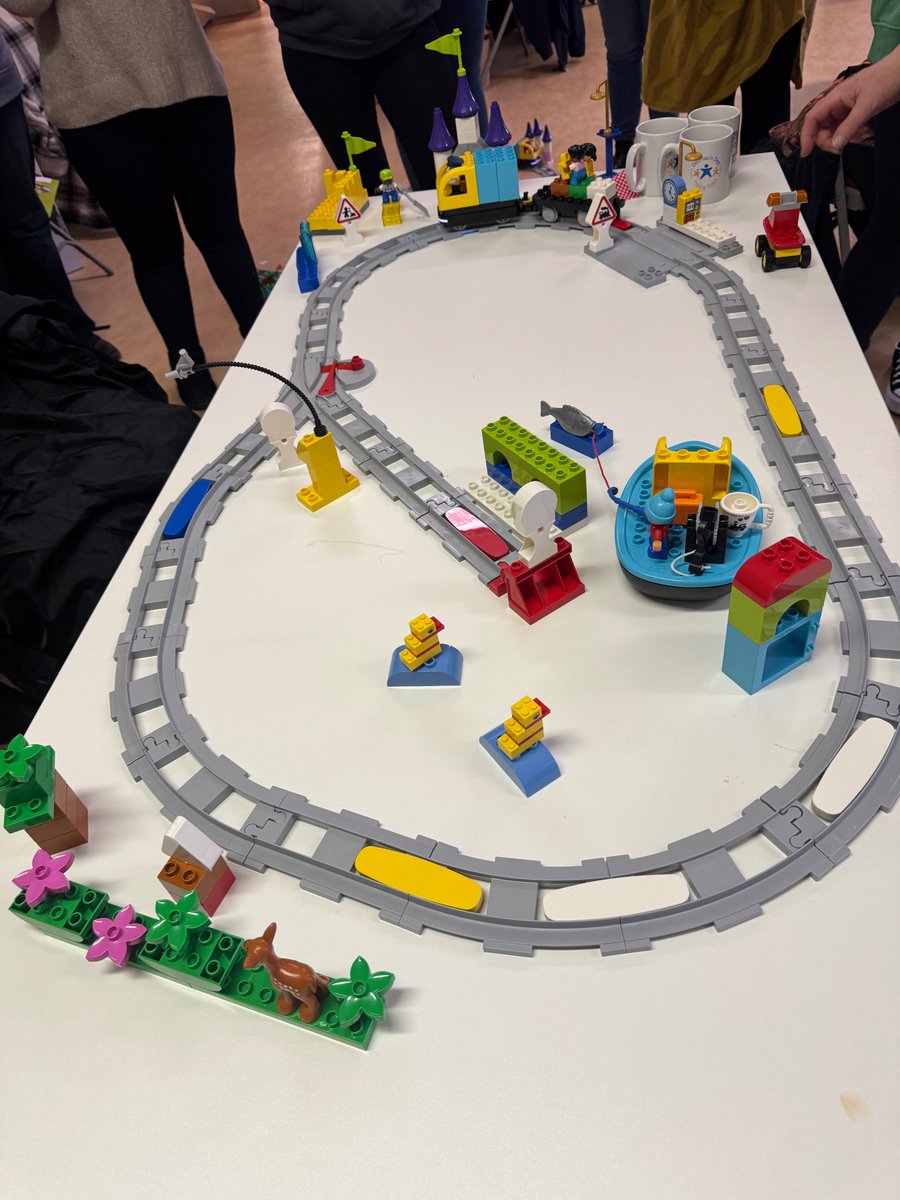 raisingrobots's tweet image. 🛤️Choo-choo!🚂Introduce your #EYFS pupils to🙌#coding & the amazing world of #STEAM with @LEGO_Education #CodingExpress & #STEAMpark -
plus teacher training too!
📢 All aboard... raisingrobots.com/product-catego…
#LEGOconfidence #EYFS #STEM #earlylearners #earlyyears…